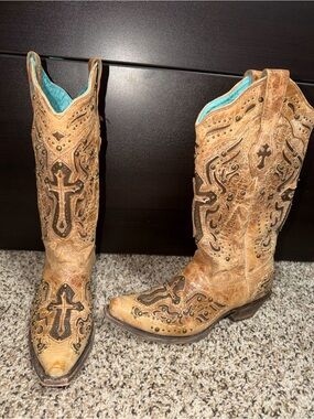 Corral Vintage Tan Distressed Western Cross Embellished Boots